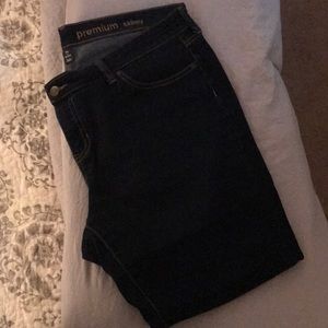 Dark rinse skinny jeans